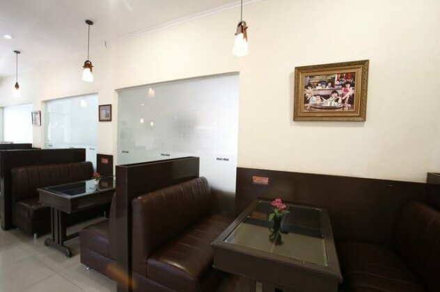 RedDoorz @ Pejompongan - Photo3