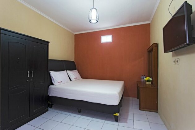 RedDoorz Pesanggrahan - Photo4
