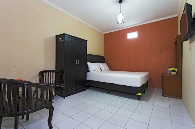 RedDoorz Pesanggrahan - Photo5
