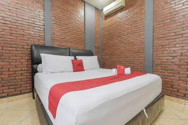 RedDoorz Plus @ Ampera Raya - Photo2