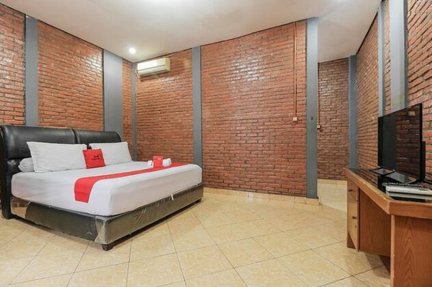 RedDoorz Plus @ Ampera Raya - Photo3