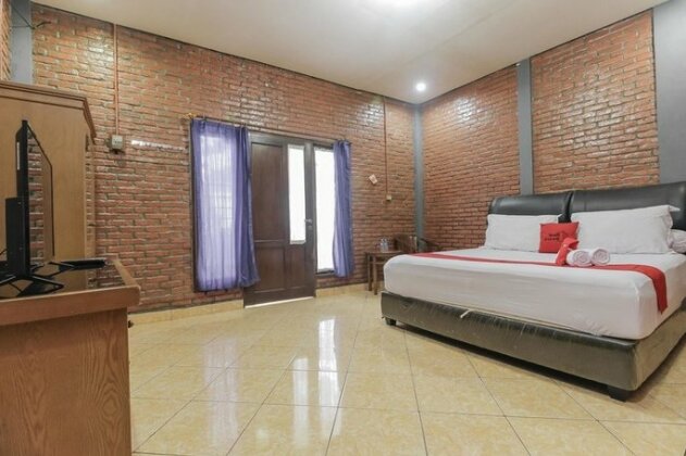 RedDoorz Plus @ Ampera Raya - Photo5
