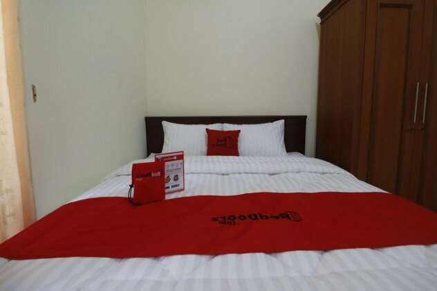 RedDoorz Plus @ Cempaka Putih Timur - Photo3