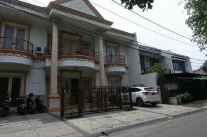 RedDoorz Plus @ Cempaka Putih Timur