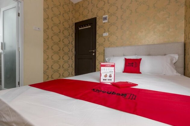 RedDoorz Plus @ Cipete Damai - Photo3