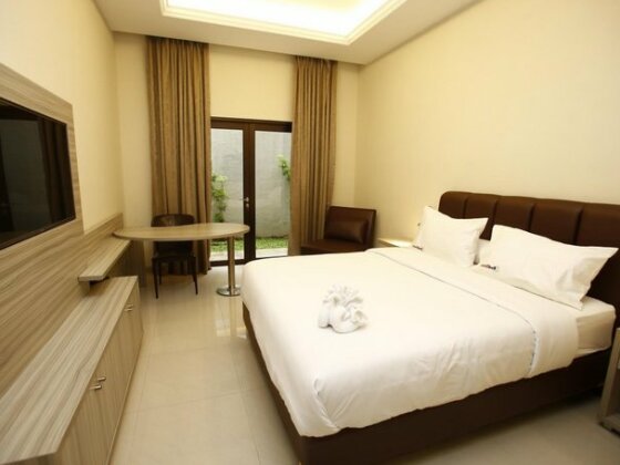 RedDoorz Plus @ Gandaria City - Photo4