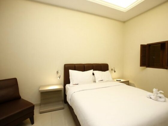 RedDoorz Plus @ Gandaria City - Photo5
