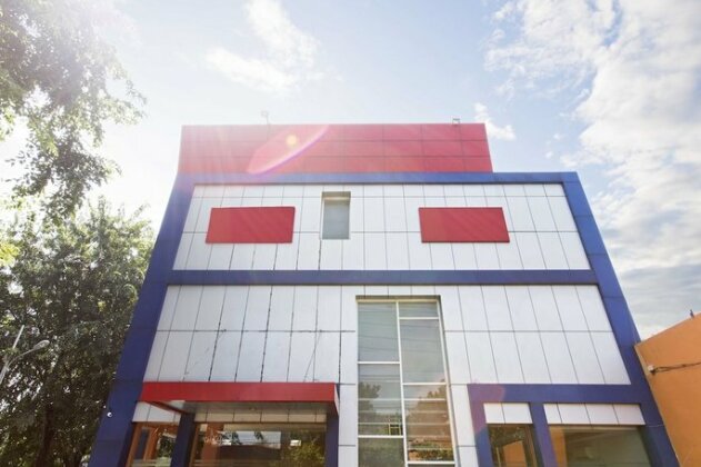 RedDoorz Plus @ Jalan Pemuda Jakarta