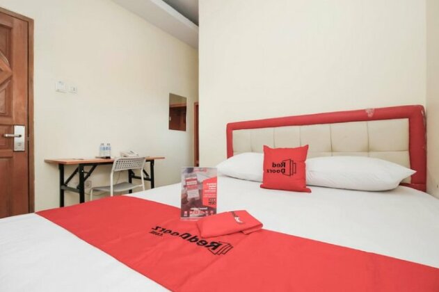 RedDoorz Plus @ Jalan Pemuda Jakarta - Photo2