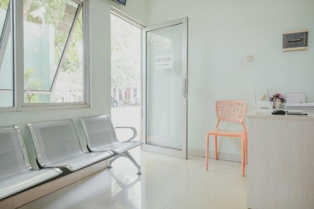 Reddoorz Plus @ Karet Pedurenan 3 - Photo3