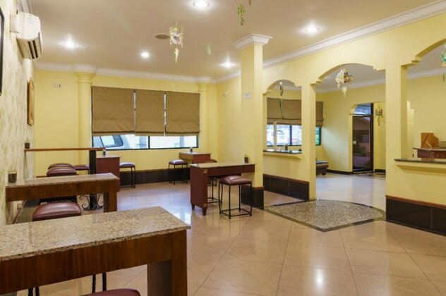 RedDoorz Plus near Ancol - Photo2