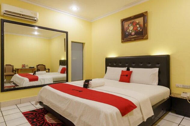 RedDoorz Plus near Ancol - Photo3