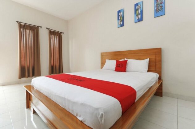 RedDoorz Plus near Cibubur Junction - Photo2