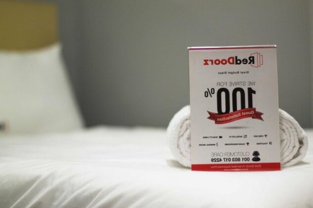 RedDoorz Plus near Cibubur Junction - Photo5