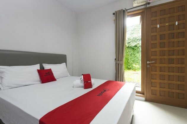 RedDoorz Plus near Cilandak Town Square 2 - Photo2