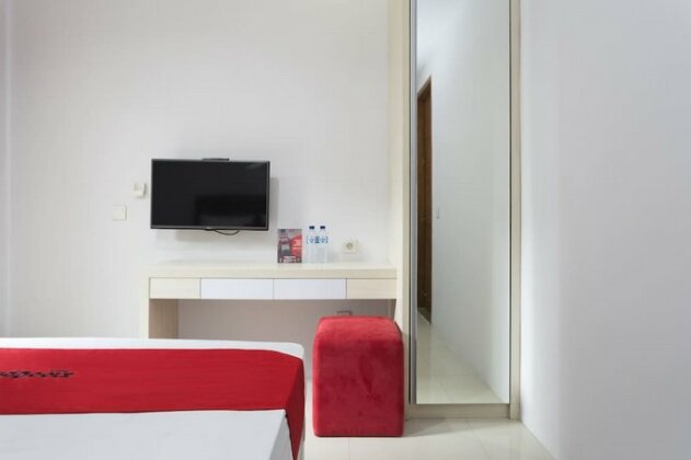 RedDoorz Plus near Cilandak Town Square 2 - Photo4