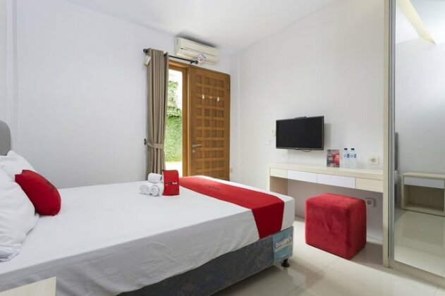 RedDoorz Plus near Cilandak Town Square 2 - Photo5