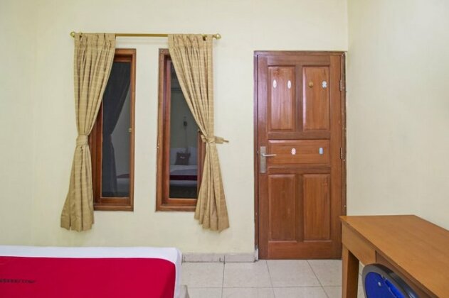 RedDoorz Plus near Ciputra World Kuningan 2 - Photo3