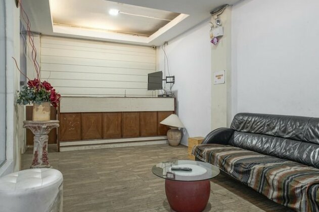 RedDoorz Plus near Dharmawangsa Square 2 - Photo4