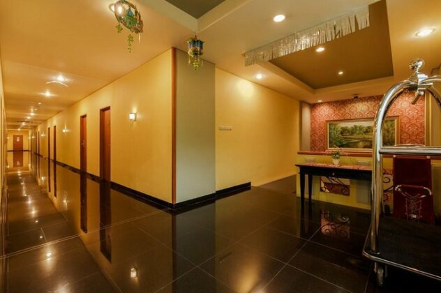 RedDoorz Plus near Dunia Fantasi Ancol - Photo2