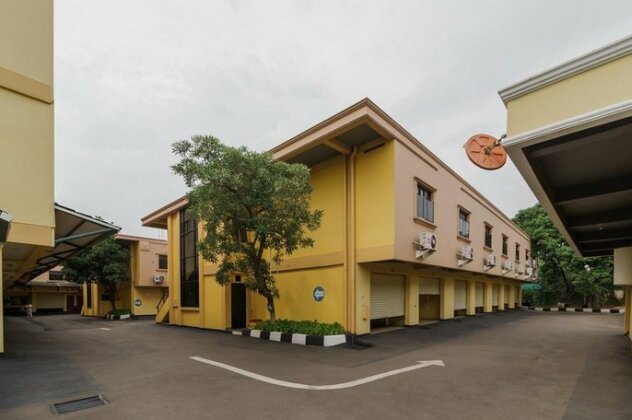 RedDoorz Plus near Dunia Fantasi Ancol - Photo3