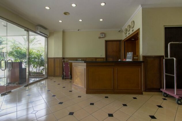 RedDoorz Plus near GBK Senayan - Photo3