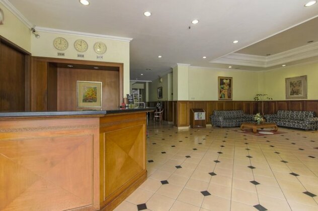RedDoorz Plus near GBK Senayan - Photo4