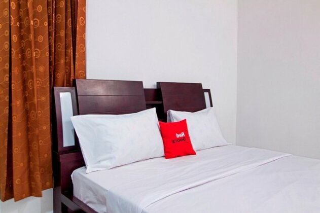 RedDoorz Plus Near ITC Fatmawati - Photo3
