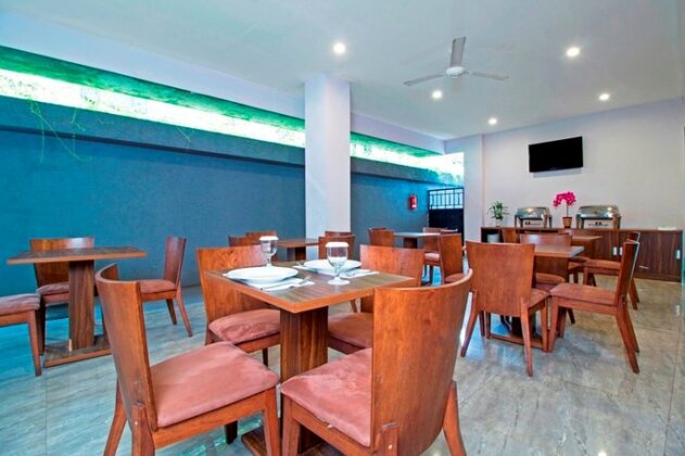 RedDoorz Plus Near ITC Fatmawati - Photo4