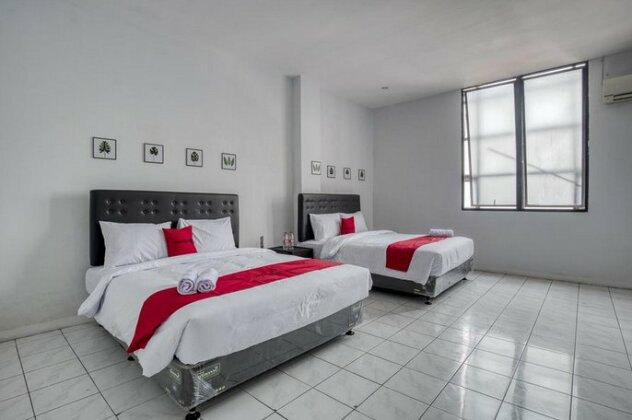 RedDoorz Plus near Jakarta Kota Station - Photo4