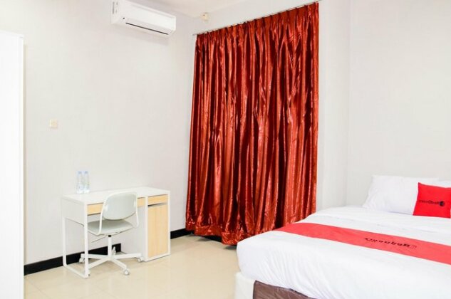 RedDoorz Plus near Mall Kelapa Gading - Photo2