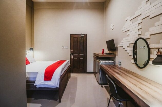 RedDoorz Plus near Mall Slipi Jaya - Photo3