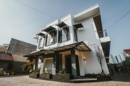 RedDoorz Plus near Mall Slipi Jaya