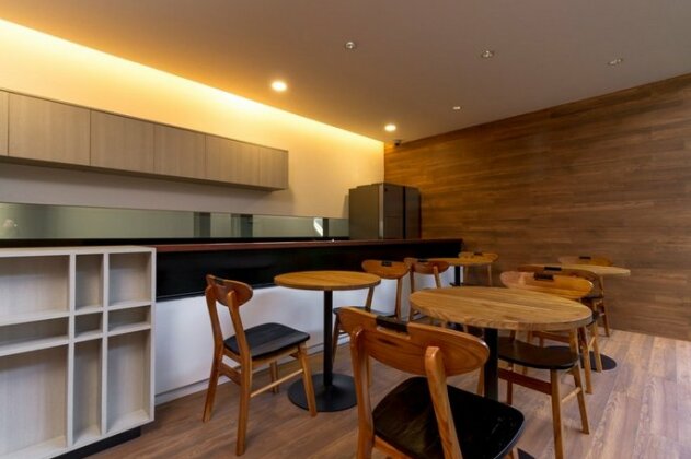 RedDoorz Plus near Perbanas - Photo3