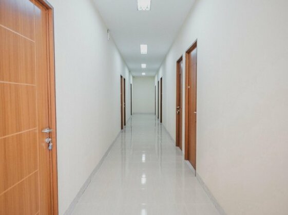RedDoorz Plus near Plaza Blok M - Photo4
