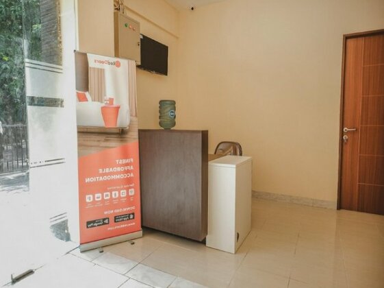 RedDoorz Plus near Plaza Blok M - Photo5