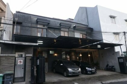 RedDoorz Plus near RS Harapan Kita