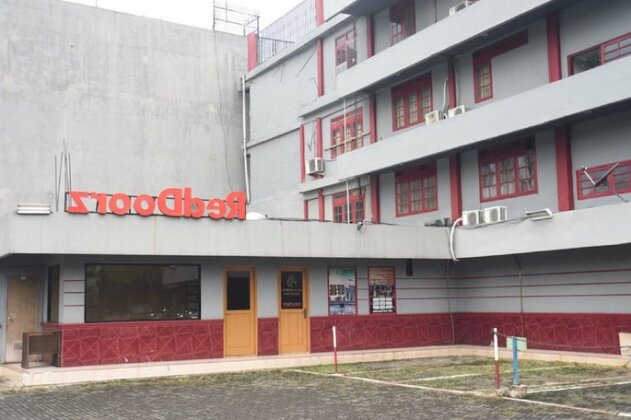 RedDoorz Plus near RSCM Jakarta