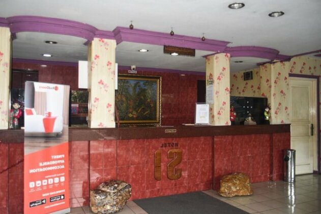 RedDoorz Plus near RSCM Jakarta - Photo4