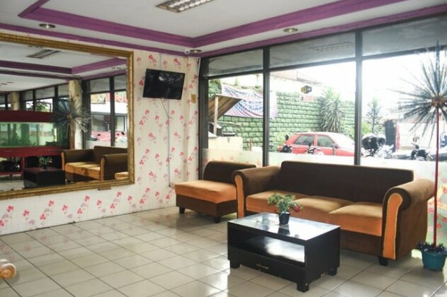 RedDoorz Plus near RSCM Jakarta - Photo5