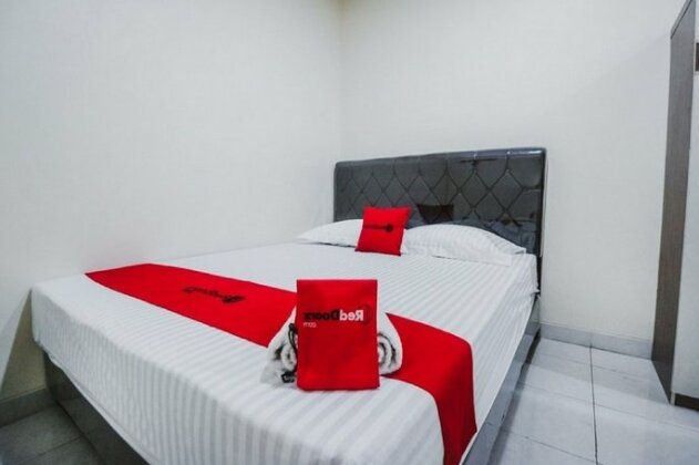 RedDoorz Plus near Semanggi - Photo5