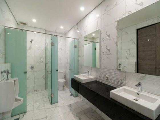 RedDoorz Plus near Senayan City - Photo4
