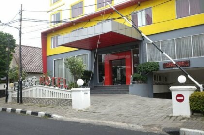 RedDoorz Plus near Senen
