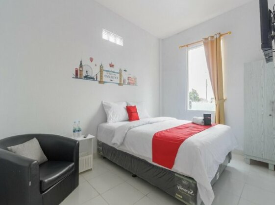 RedDoorz Plus near Taman Rasuna Menteng - Photo2