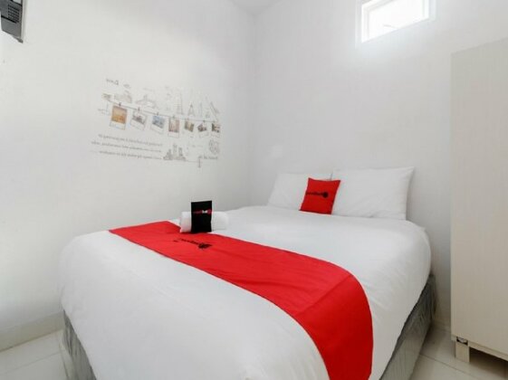 RedDoorz Plus near Taman Rasuna Menteng - Photo3