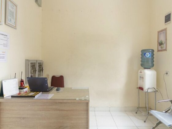 RedDoorz Plus near Taman Rasuna Menteng - Photo4