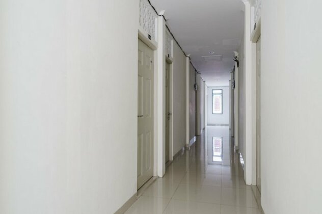 RedDoorz Plus near UPN Veteran Jakarta - Photo2