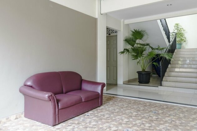 RedDoorz Plus near UPN Veteran Jakarta - Photo3