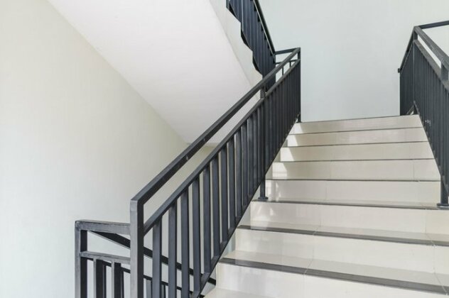 RedDoorz Plus near UPN Veteran Jakarta - Photo4