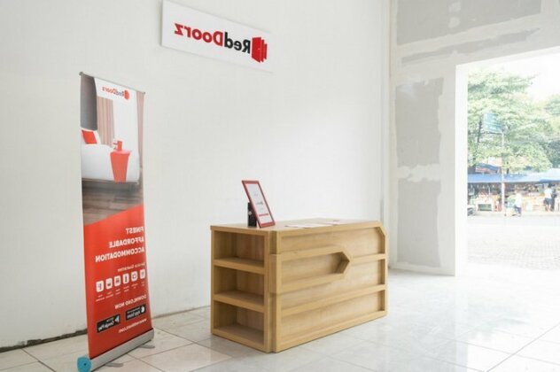 RedDoorz Plus @ Otista Raya Ciputat - Photo4